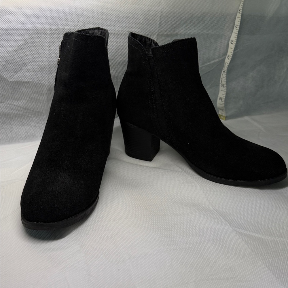 Skechers Women's Elegant Black Heeled Boots